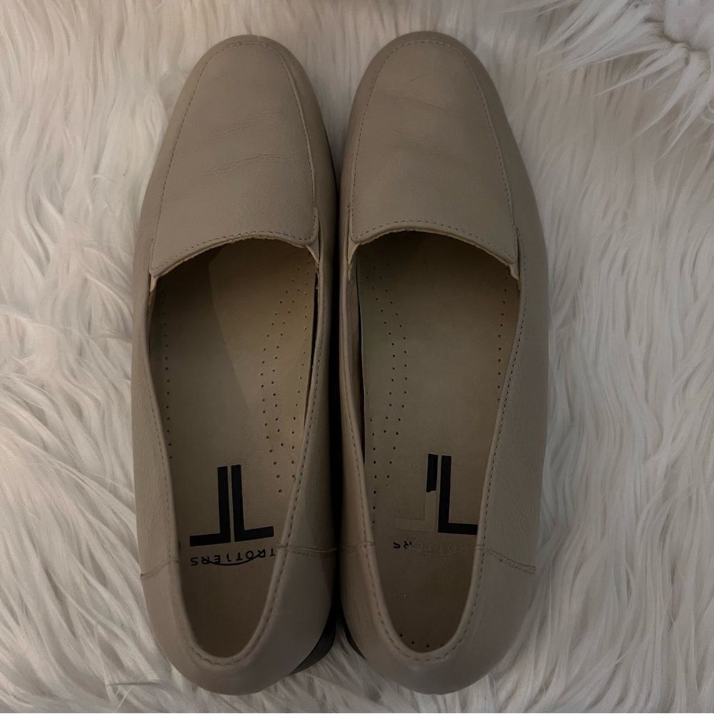 Trotters Jenn Shoes Alabaster Beige Comfort Slip-On Loafer Leather Size 7.5N